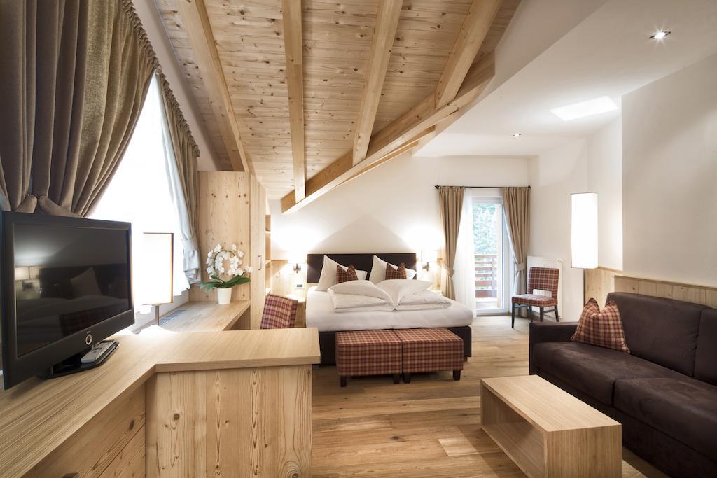 Hotel Comploj Adults Only Selva di Val Gardena Room photo